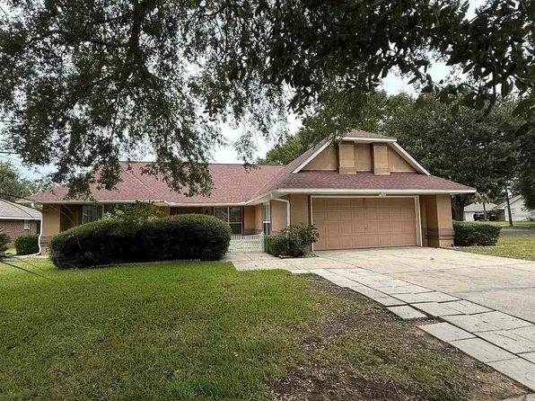 2300 Caddy Shack Ln, Pensacola, FL 32526
