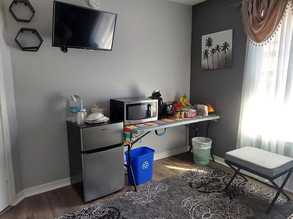 Unit kitchenette