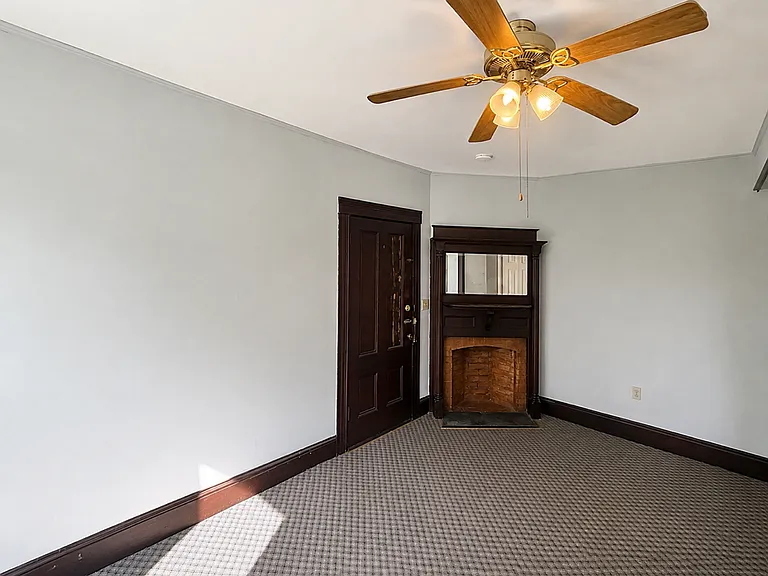 182 Grove St — Photo 4