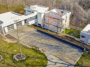 20602 Crickett Ln, Lenexa, KS 66220