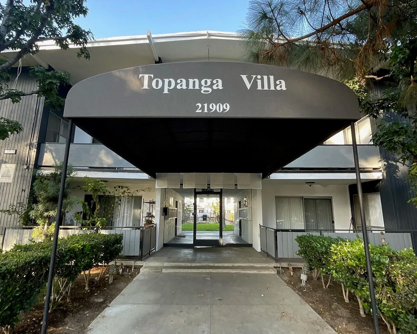 Topanga Villa Apartments...Bright & Spacious Apartments! CALL NOW! — Photo 3