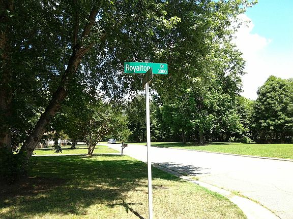 5th image of 3003 Royalton Dr