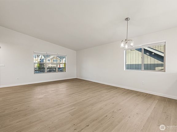 4th image of 20111 40th Avenue E