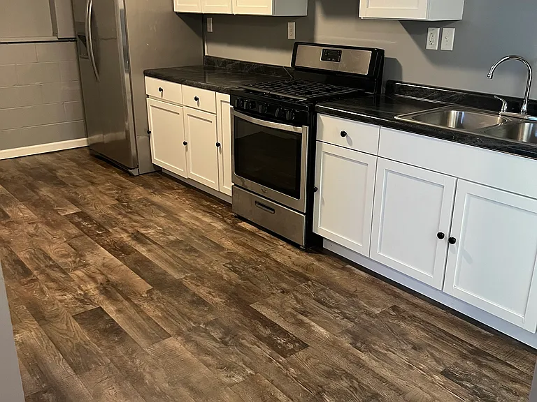 301 W Maple St #1D — Photo 5