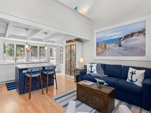 4 Railroad Avenue #U2, Provincetown, MA 02657