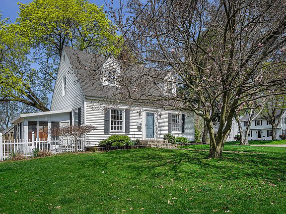 3rd image of 729 Norton Dr