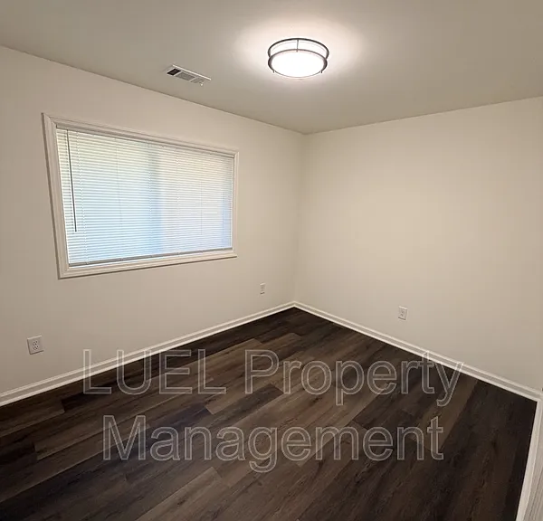 1050 Bedford Ave — Photo 12