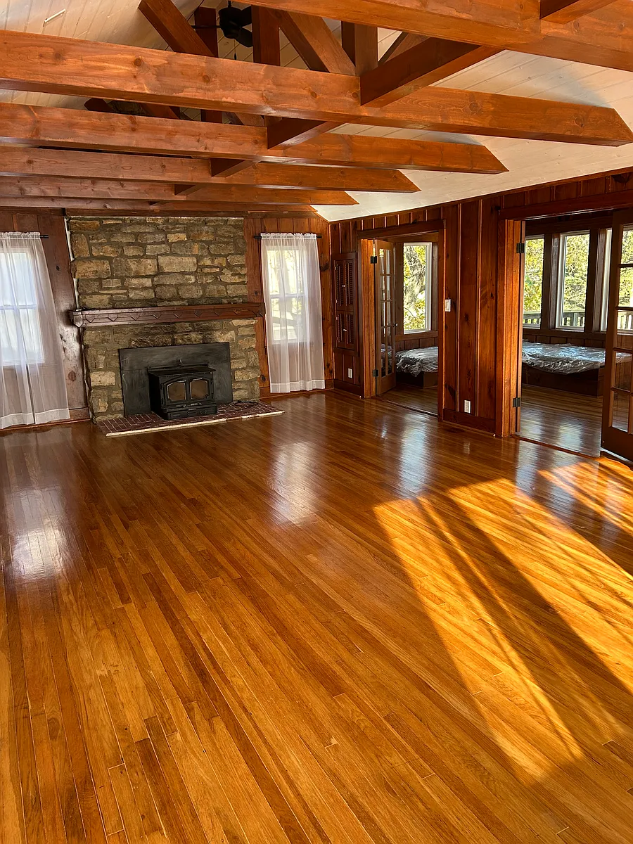 Living room. - 7 H St