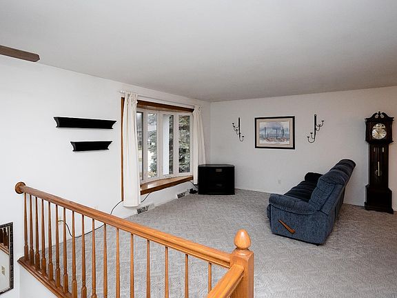 4th image of 1032 Kent Rd