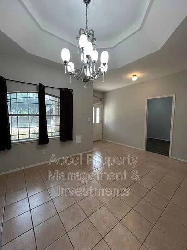 3 bed, 2.0 bath, 1994 sqft, $1,700 — Photo 4