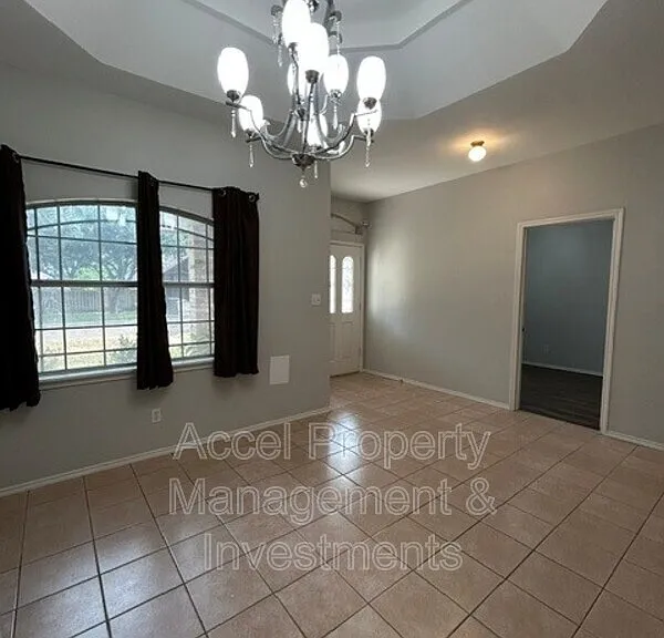 214 W 17th St — Photo 4