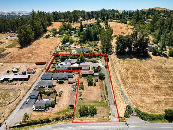 3rd image of 504 W Railroad Avenue