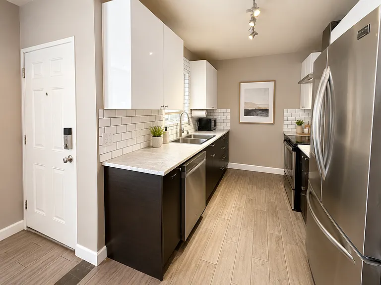 102 W Maryland Ave #C1 — Photo 5
