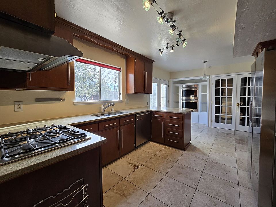 1st image of 102 La Placita Cir