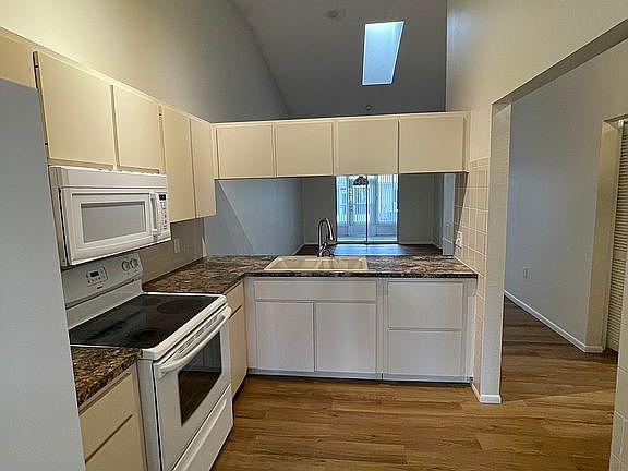 4th image of 6509 Cabbage Ln