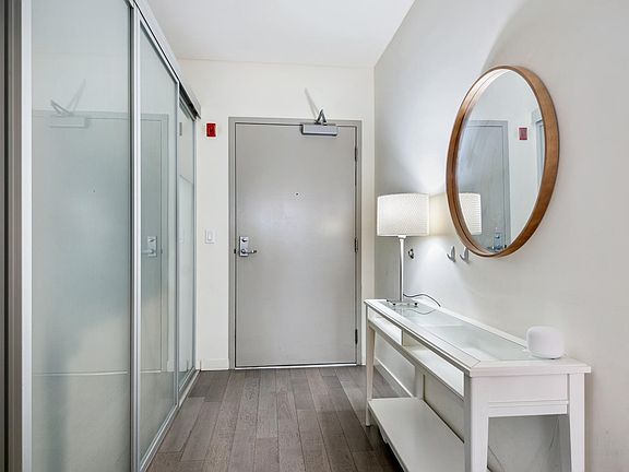 4th image of 527 Molino St Unit 205