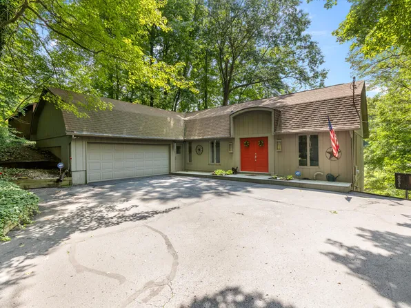 8031 Pine Island Dr NE, Belmont, MI 49306