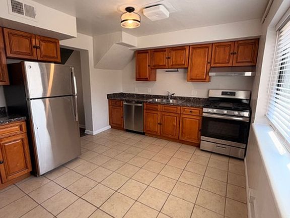 5th image of 3300 Lawrence St #3384