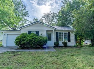 438 Springs Grove Ln, Thomasville, NC 27360