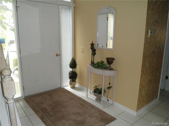 4th image of 16725 Country Knoll Dr #13