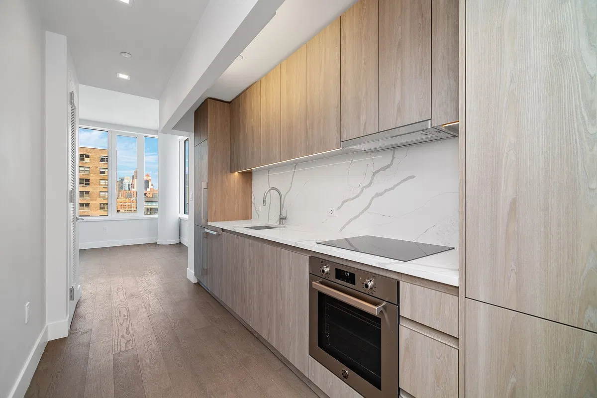 200 East 23rd Street — Photo 2