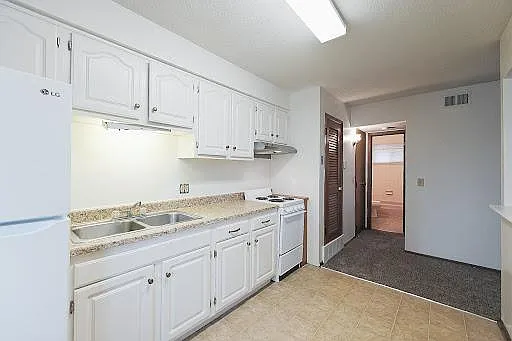 906 S 27th St #5 — Photo 7