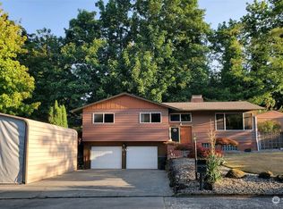 114 W Canyon View Dr, Longview, WA 98632