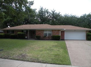 611 Dennis Dr, Desoto, TX 75115