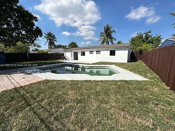 3rd image of 6500 SW 15th Ct