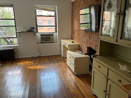 2nd image of 212 E 88th St APT 4B