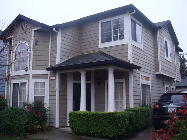 1261 Farragut Cir photo 1
