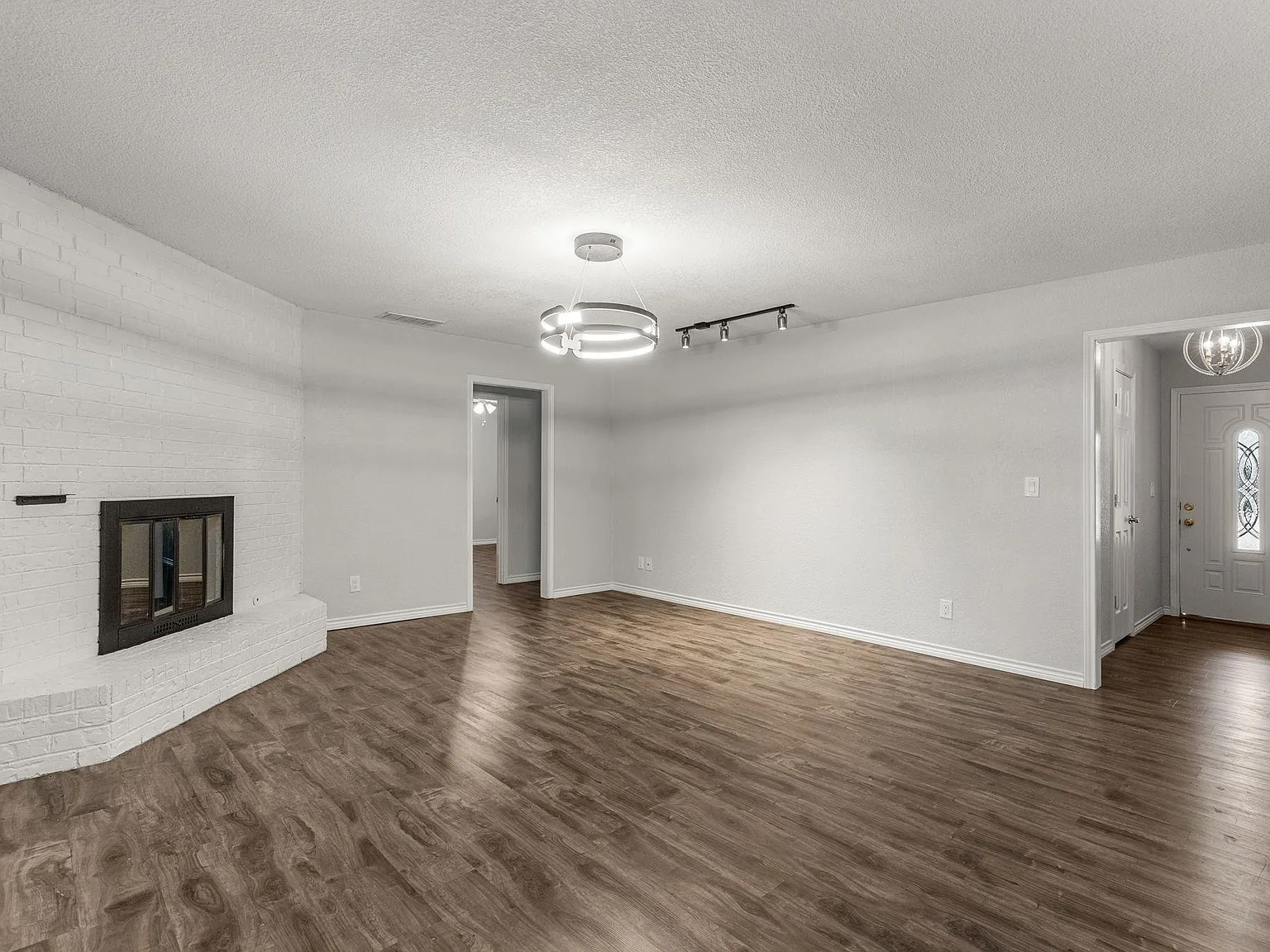 4 bed, 2.0 bath, 1635 sqft, $2,400 — Photo 3