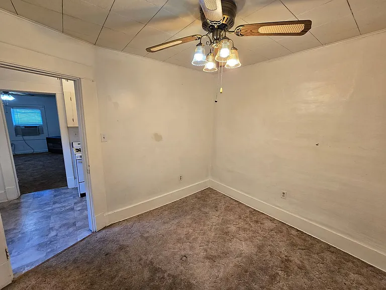 2221 Western Ave — Photo 5