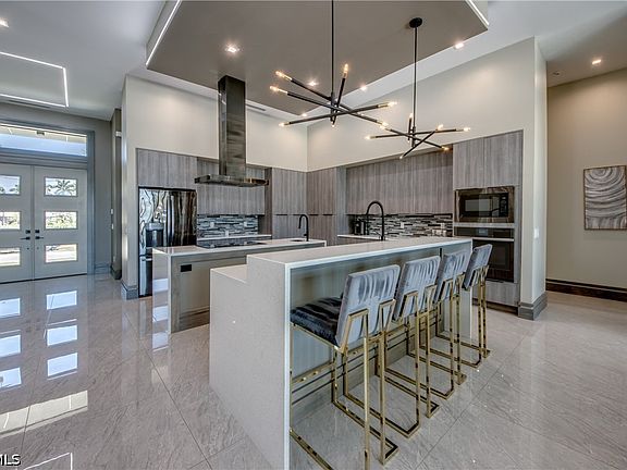 5th image of 836 Miramar Ct