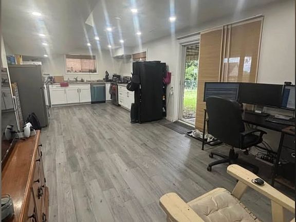 4th image of 32 Apple Ridge Dr