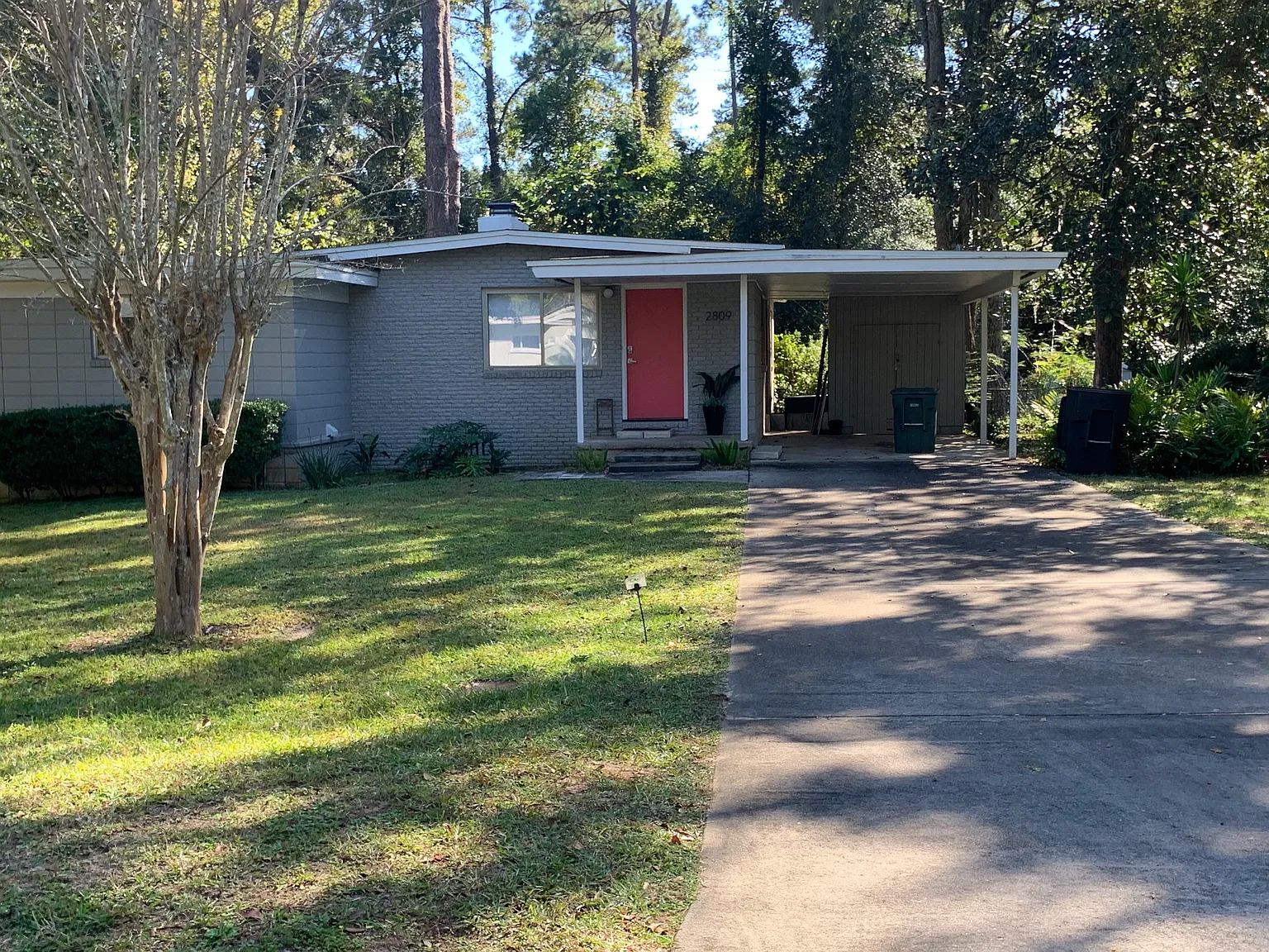 3 bed, 1.5 bath, 1440 sqft, $2,000 — Photo 1