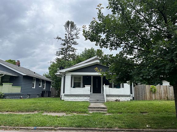 2nd image of 1424 N Gladstone Ave