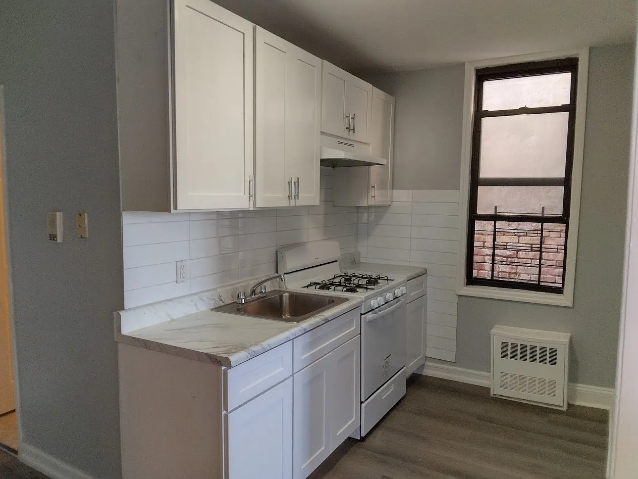 2 bed, 1000 sqft, $2,400 — Photo 1