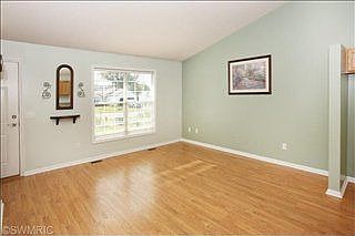3rd image of 125 Grandview