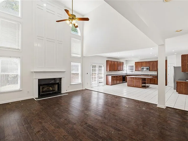 1702 Clay Brooke Ct SE — Photo 5