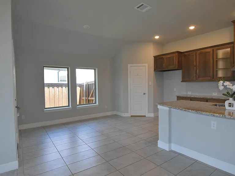 2900 Bluff Creek Dr — Photo 11