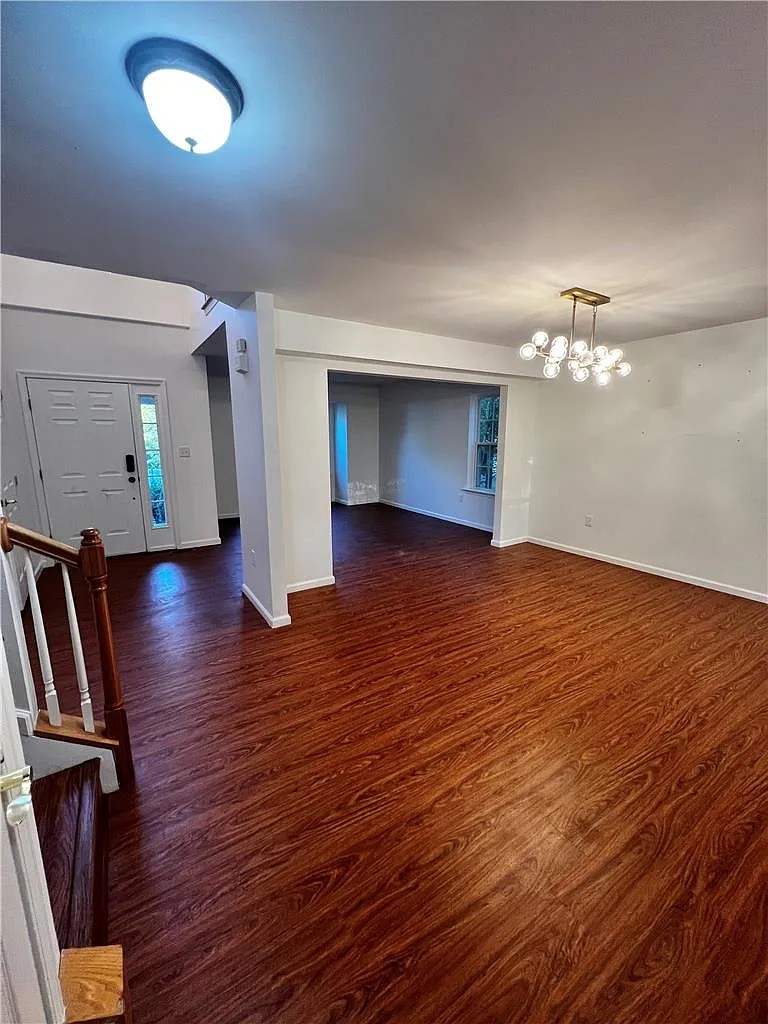 3 bed, 2.5 bath, 2472 sqft, $2,500 — Photo 4