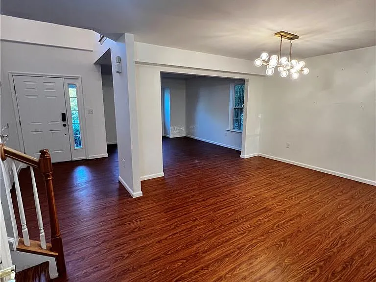 2146 Bedford Dr — Photo 4