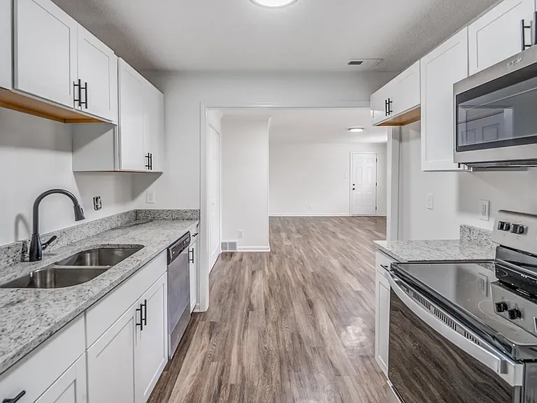 1079 Larry Ln — Photo 12
