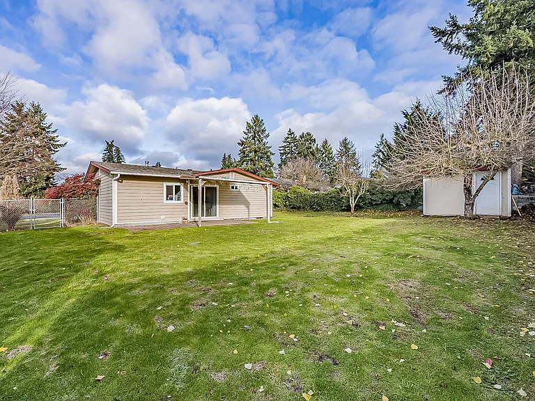 8419 Quinault Dr NE — Photo 34