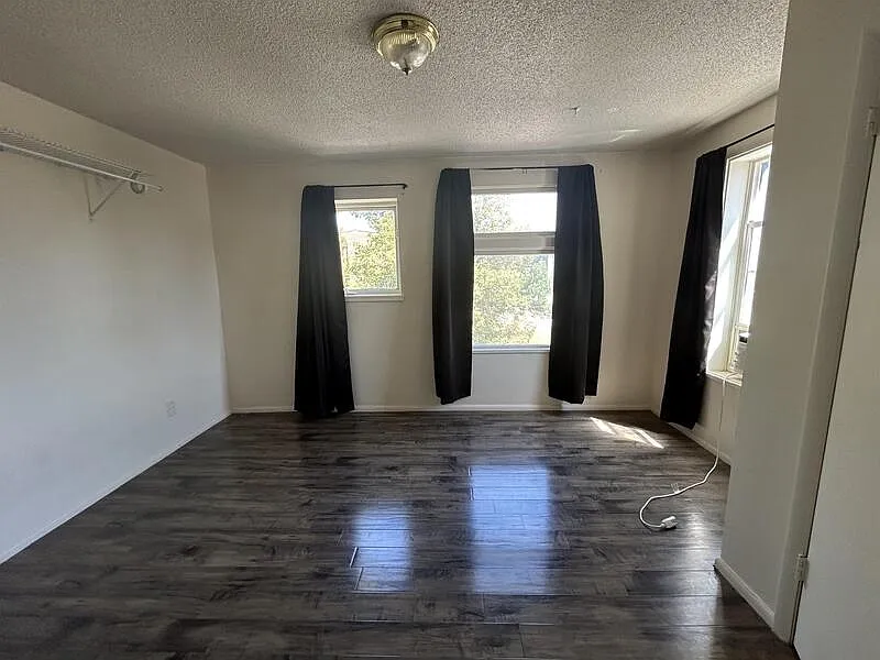 2 bed, 1.0 bath, 850 sqft, $1,040 — Photo 2