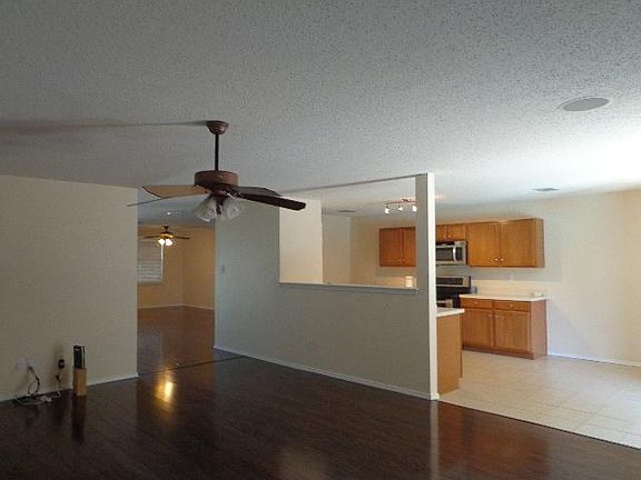 5th image of 104 Queen Annes Dr