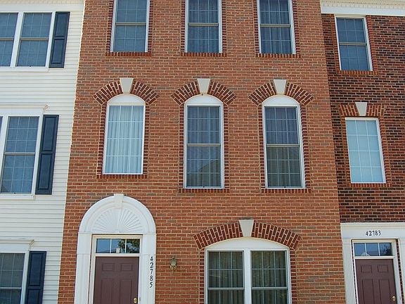 BRICK FRONT TOWNHOME CONDO