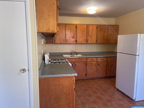 2nd image of 703 W Kelly St