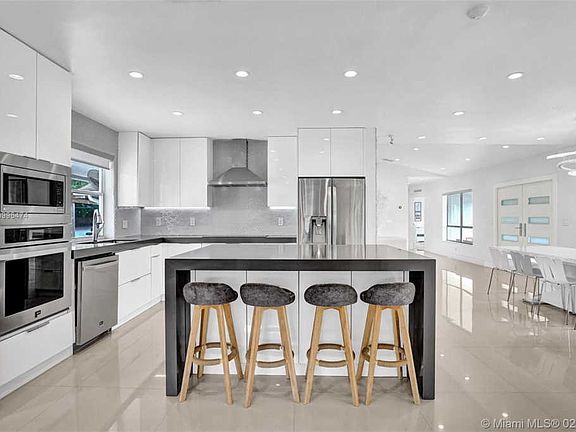 5th image of 21413 NE 18th Pl